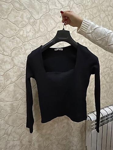 deri geyim: Qadın köynəyi – qara rəng, uzunqol - Model: kvadrat formalı dərin — 1