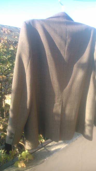 Pencəklər: Kişi üçün pencək satılır.Yaxşı vəziyyətdədir.Razmer 52.Qiyməti 15 — 10