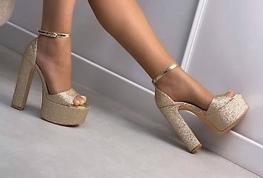 Sandale: Ženske sandale na visoku platformu i blok štiklu - Model: otvoreni — 1