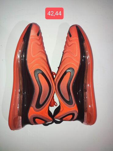 Women's Sneakers and athletic shoes: RASPRODAJA
Dostupni brojevi na slikama
Cena 3500 din — 5