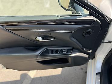 бетоно контакт: Lexus ES: 2020 г., 2.5 л, Вариатор, Гибрид, Седан — 8