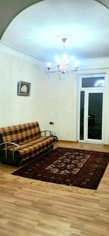 kiraye evler aaaf park: Remontdan yeni cixmis evdir.Aylıq kiraye verilir uzun