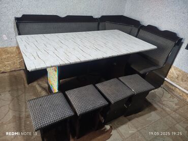 Кухонные столы: Кухонный стол, Б/у, Угловой, Нераскладной, ЛДСП