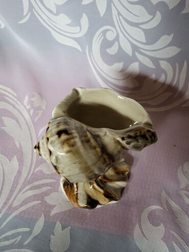 Ostalo posuđe: Pepeljara skoljka,rucni rad kineski porcelan 70,80te. Pepeljara — 9