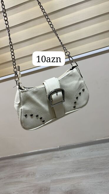 Jiletlər: Məhsullar: - Qara jilket/ceket: zipli ön hissə, yanlarda qapaqlı və — 14