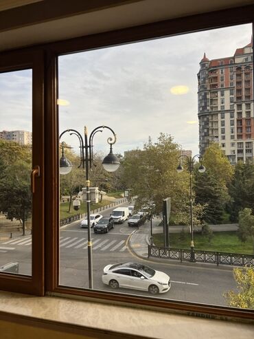 Otaqların uzunmüddətli kirayəsi: Yalniz aileye, Koroglu parkina panarama penceresi olan 2 otagli tam — 6