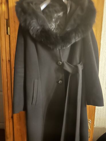 Пальто: Qara palto M razmer