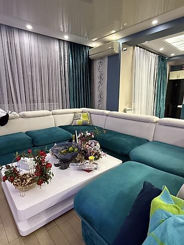 çay: Qonaq otağı üçün böyük ölçülü, U formalı yumşaq künc divanı və ağ — 1