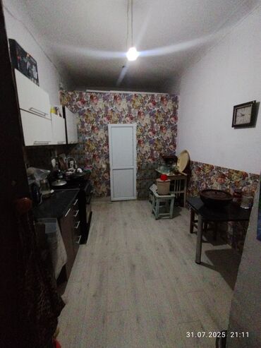 работа в бишкеке швейный цех упаковщик: 3 комнаты, 72 м², 104 серия, 2 этаж, Косметический ремонт