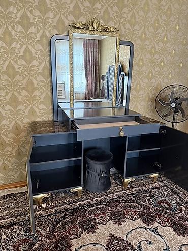 divan rengleri: Köhnə mebel deyillər.Səligəli təmiz qalıblar.Sınıq cırıq — 8