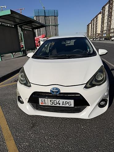 Toyota Prius C: 2016 г., 1.5 л, Вариатор, Гибрид, Хэтчбэк