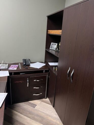 Другая мебель: Ofis mebel dəsti və kiçik divan Ofis dəsti: - Tünd qəhvəyi rəngli L