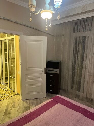 Uzunmüddətli kirayə mənzillər: 3 otaqlı mənzil – zövqlü interyer, hazır yaşayış - Plan: geniş qonaq — 1