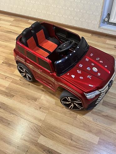 elekt: Uşaq üçün elektrikli avtomobil – qırmızı rəngdə, krossover/SUV — 3