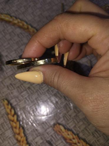 Digər aksesuarlar: TELEFON UCUNDUR. YAPİSQANİ POZULUB .TƏMİZ SVAROVSKİDİR. QİYMƏT HƏR — 3