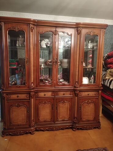 белая садовая мебель: İşlənmiş, Açılan, 4 qapılı Düz dolab, Bufet