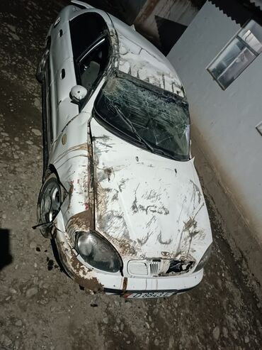 Daewoo: Daewoo Lanos: 2002 г., 1.5 л, Механика, Бензин, Седан