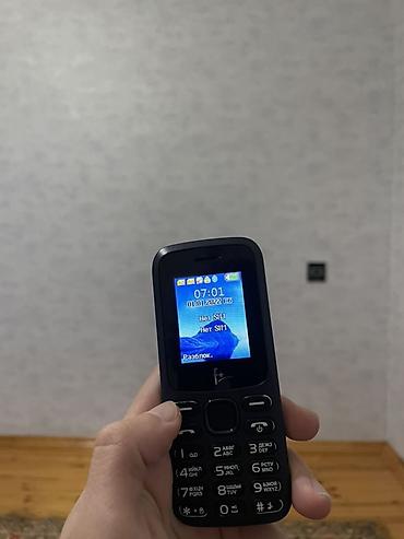 poco telefon: Sadə düyməli mobil telefon - Rəng: qara, kompakt korpus - Ekran — 3