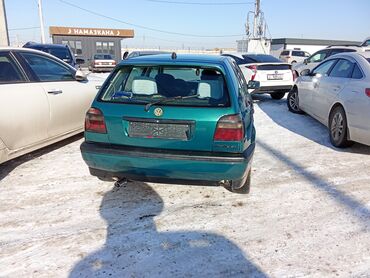 Volkswagen: Volkswagen Golf: 1993 г., 1.8 л, Механика, Бензин, Седан