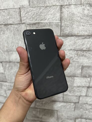 Apple iPhone: IPhone 8, Б/у, 64 ГБ, Черный, Кабель, 80 %