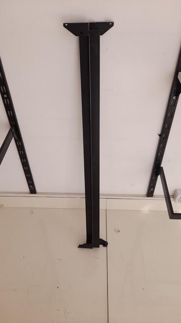 Vitrin üçün aksesuarlar: Mağaza vitrinləri üçün metal asqı və rəf tutacaqları dəsti - Rəng — 9