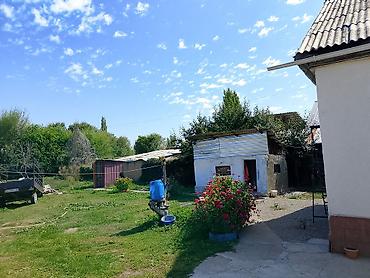 Продажа коттеджей и домов: Продаётся жилой дом с большим двором и капитальным забором по — 14