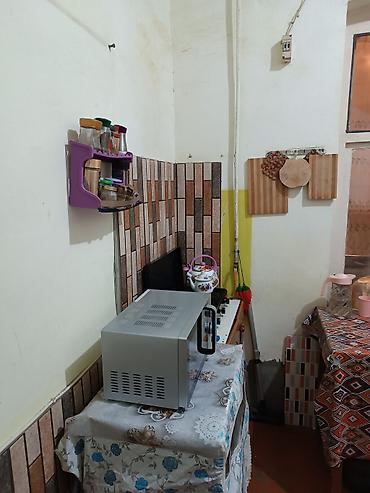 bayilda ev: 55 kv metr sahesi olan bina evinin 1ci mərtebəsi 2otaqlı ev.Heyetde — 3