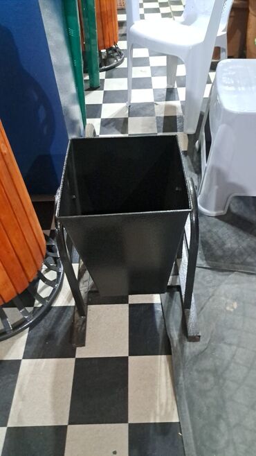 Baklar və çənlər: Məhsul: Daxili/çöl istifadə üçün metal zibil qutuları - Model — 19