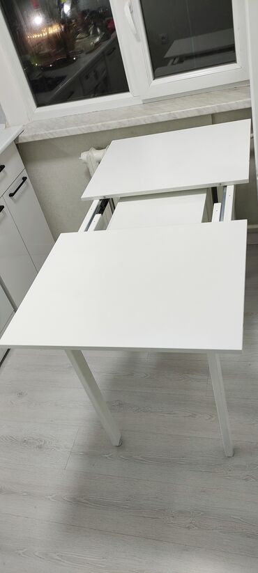 Комплекты столов и стульев: Стол, цвет - Белый, Новый