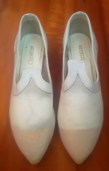 narandzasta haljina i cipele: Ženska kožna elegantna cipela Mr. Christian veličina 37,5 boja bela