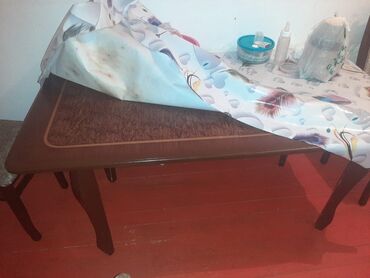 Rəflər: Bu, mətbəx üçün nəzərdə tutulmuş dolab dəstidir. Dəstə yuxarı və aşağı