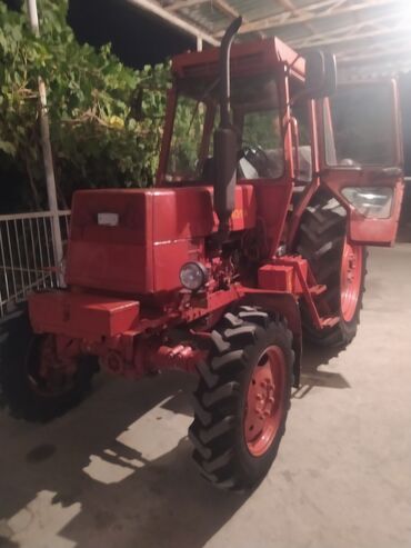Экстракторы масла: Qırmızı rəngli təkərli traktor - Güclü dizel mühərriki, önə