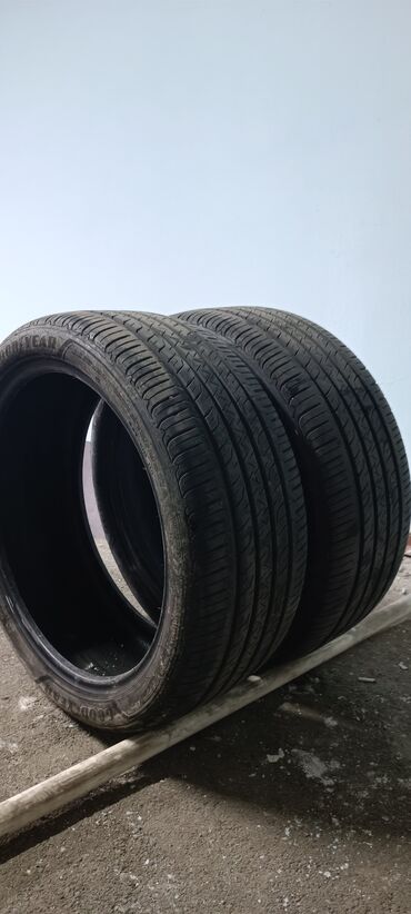 Təkərlər: Goodyear şinləri 245/40/R20 99V . 2 ededinin qiymetidi CEMI 4 MIN