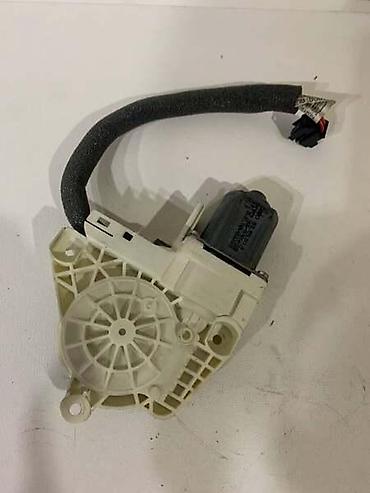 rolsue planeta: MOTOR PODIZAČA STAKLA ZA AUDI Q5 OD 2011. DO 2016. GOD. - 8KO959811A — 2