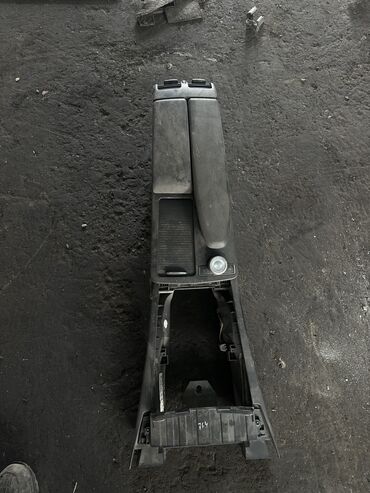 Бамперы: W204 кузов подлокотник