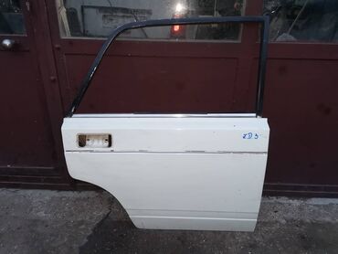 Auto delovi: Vrata zadnja desna Lada 2105,2107 Riva u beloj boji broj 3. Vrata su — 1