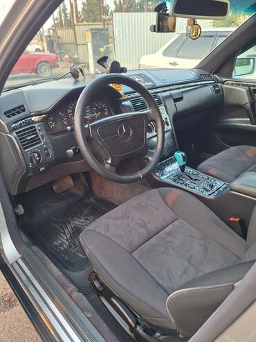 Mercedes-Benz: Mercedes-Benz E-Class: 2.8 l | 1997 il Sedan — 6