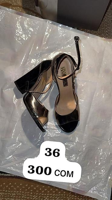 Босоножки, сандалии, шлепанцы: Женская обувь — два варианта. 1) Сандалии с декором - Размеры: 37 и — 49