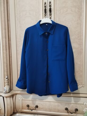 Рубашки и блузы: M (EU 38), L (EU 40), цвет - Синий