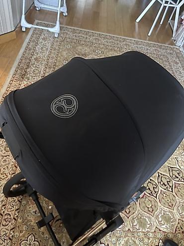 ам ням: Прогулочная коляска Cybex (линейка Priam 4— фирменная эмблема и бренд — 4