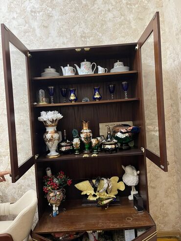 ПО для бизнеса: Стеклянная витрина-шкаф