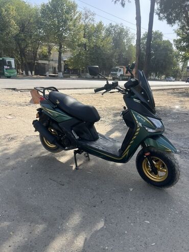скупка набор ключей: Скутер Kymco/KINYE (бренд на облицовке) в городском стиле