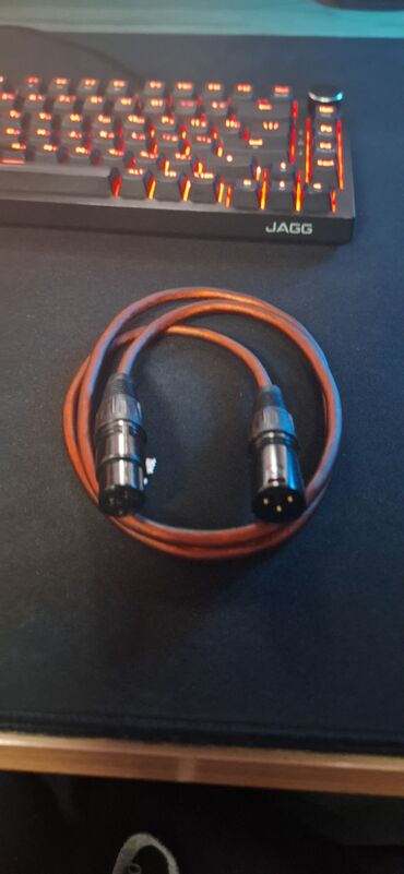 Студийные микрофоны: XLR кабель 
новый 
1- метр