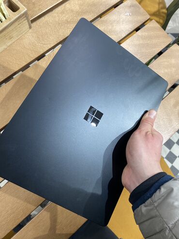 чехол ноутбука: Microsoft Surface, 8 ГБ ОЭТ, Intel Core i5, эс тутум SSD