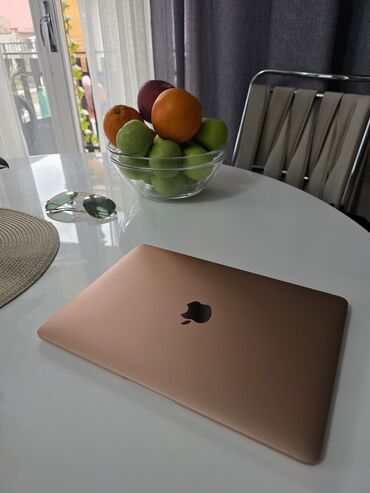 Apple: Intel Core M, 12 " — 4
