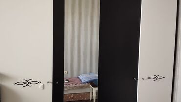 Mebel: İşlənmiş, Açılan, 4 qapılı Düz dolab, Dolab-asılqan