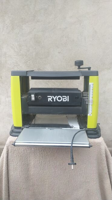 швейный оборудование: Фуговальный станок Ryobi + комплект запасных ножей