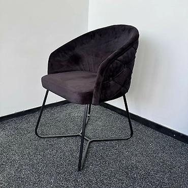 ormar za odecu: Udobna lounge/dining stolica sa naslonom – tapacirana baršunastom — 1