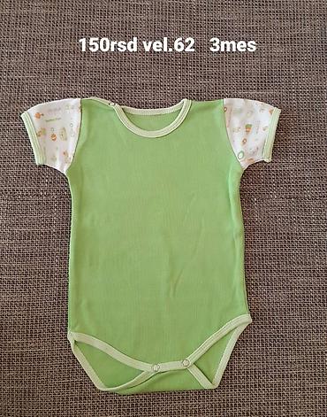 masimo cizme: Bebi bodi kratkih rukava, zelene boje sa šarenim rukavićima. Model sa — 1