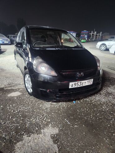 машины на обмен: Черный хэтчбек Honda Fit с российскими номерными знаками. Автомобиль